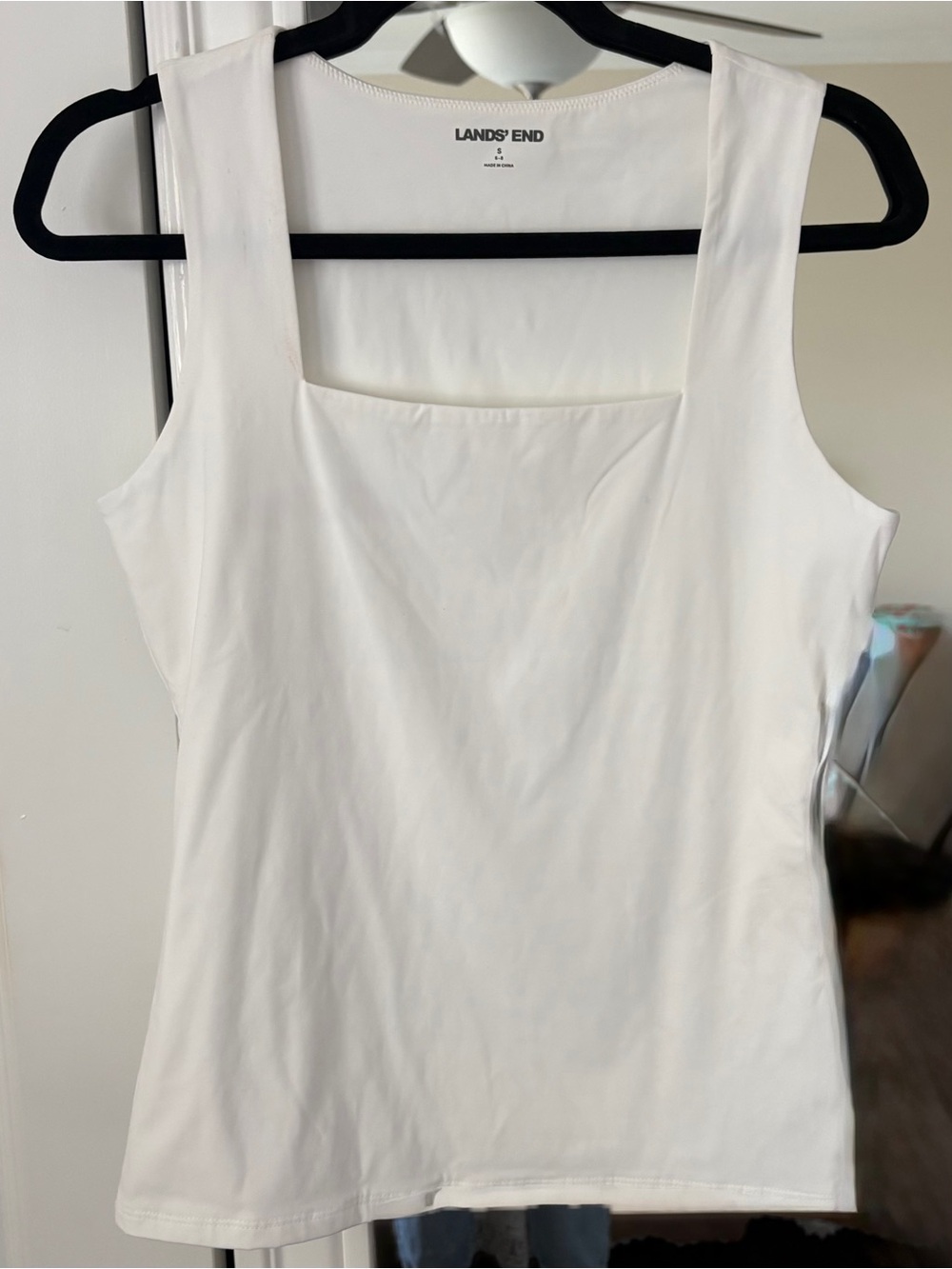 Women’s Lands End square neck lined tank top in white. Like new. Size small
$25